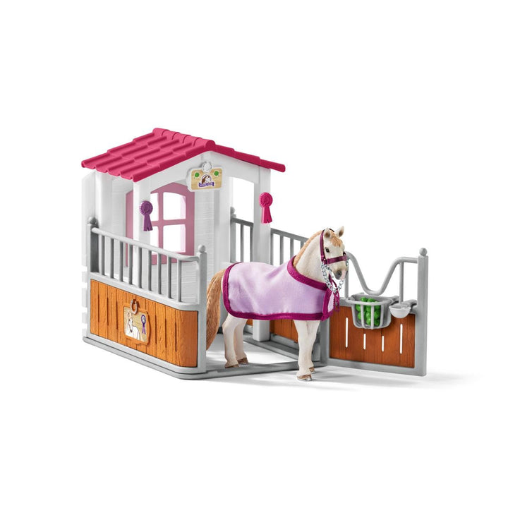 Pferdebox mit Lusitano Stute